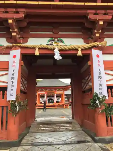 美濃國一宮　南宮大社の山門・神門
