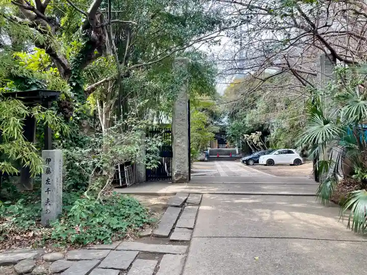 普門院の{uncategorized: "未分類", other: "その他", undefined: "問題あり", building: "その他建物", grave: "お墓", sacred_gate: "鳥居", guardian: "狛犬", statue: "像", buddha: "仏像", history: "歴史", nature: "自然", garden: "庭園", animal: "動物", pagoda: "塔", temizu: "手水舎", mountain_gate: "山門・神門", sanctuary: "本殿・本堂", subordinate: "末社・摂社", art: "芸術", scenery: "景色", jizo: "地蔵", ema: "絵馬", goshuin: "御朱印", omikuji: "おみくじ", items: "授与品その他", amulet: "お守り", goshuincho: "御朱印帳", eats: "食事", festival: "お祭り", votive_dance: "神楽", shichigosan: "七五三参", wedding: "結婚式", experience: "体験その他", initially: "初詣", around: "周辺", anti_infection: "感染症対策"}