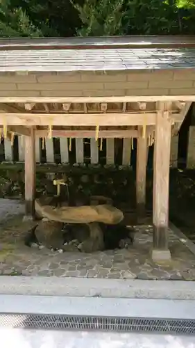 比沼麻奈為神社の手水舎