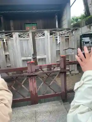 御釜神社の{uncategorized: "未分類", other: "その他", undefined: "問題あり", building: "その他建物", grave: "お墓", sacred_gate: "鳥居", guardian: "狛犬", statue: "像", buddha: "仏像", history: "歴史", nature: "自然", garden: "庭園", animal: "動物", pagoda: "塔", temizu: "手水舎", mountain_gate: "山門・神門", sanctuary: "本殿・本堂", subordinate: "末社・摂社", art: "芸術", scenery: "景色", jizo: "地蔵", ema: "絵馬", goshuin: "御朱印", omikuji: "おみくじ", items: "授与品その他", amulet: "お守り", goshuincho: "御朱印帳", eats: "食事", festival: "お祭り", votive_dance: "神楽", shichigosan: "七五三参", wedding: "結婚式", experience: "体験その他", initially: "初詣", around: "周辺", anti_infection: "感染症対策"}