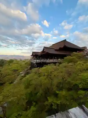 清水寺の{uncategorized: "未分類", other: "その他", undefined: "問題あり", building: "その他建物", grave: "お墓", sacred_gate: "鳥居", guardian: "狛犬", statue: "像", buddha: "仏像", history: "歴史", nature: "自然", garden: "庭園", animal: "動物", pagoda: "塔", temizu: "手水舎", mountain_gate: "山門・神門", sanctuary: "本殿・本堂", subordinate: "末社・摂社", art: "芸術", scenery: "景色", jizo: "地蔵", ema: "絵馬", goshuin: "御朱印", omikuji: "おみくじ", items: "授与品その他", amulet: "お守り", goshuincho: "御朱印帳", eats: "食事", festival: "お祭り", votive_dance: "神楽", shichigosan: "七五三参", wedding: "結婚式", experience: "体験その他", initially: "初詣", around: "周辺", anti_infection: "感染症対策"}