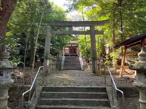 新殿神社の鳥居