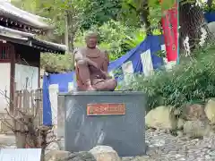 安居神社の像