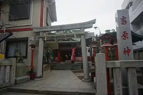 吉原神社の鳥居