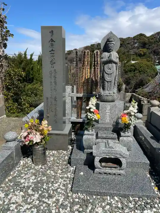 長勝寺の{uncategorized: "未分類", other: "その他", undefined: "問題あり", building: "その他建物", grave: "お墓", sacred_gate: "鳥居", guardian: "狛犬", statue: "像", buddha: "仏像", history: "歴史", nature: "自然", garden: "庭園", animal: "動物", pagoda: "塔", temizu: "手水舎", mountain_gate: "山門・神門", sanctuary: "本殿・本堂", subordinate: "末社・摂社", art: "芸術", scenery: "景色", jizo: "地蔵", ema: "絵馬", goshuin: "御朱印", omikuji: "おみくじ", items: "授与品その他", amulet: "お守り", goshuincho: "御朱印帳", eats: "食事", festival: "お祭り", votive_dance: "神楽", shichigosan: "七五三参", wedding: "結婚式", experience: "体験その他", initially: "初詣", around: "周辺", anti_infection: "感染症対策"}