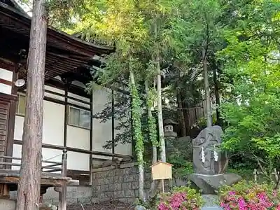 妻科神社の本殿