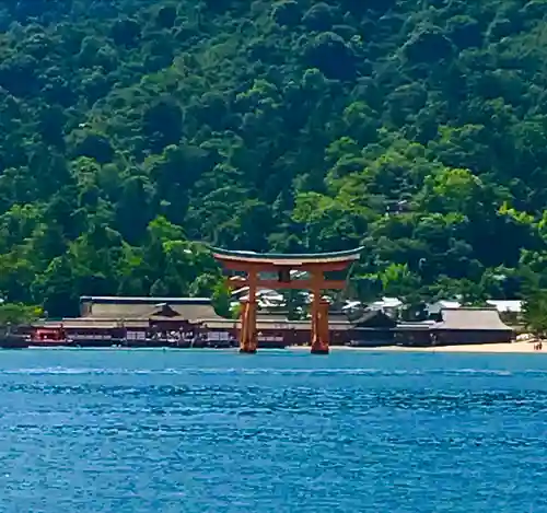 厳島神社の鳥居