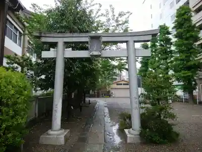 被官稲荷神社の鳥居