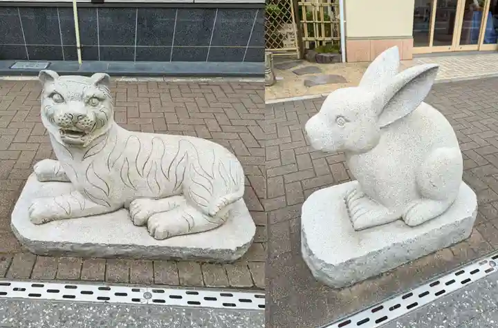 成田山 薬師堂(旧本堂)の狛犬