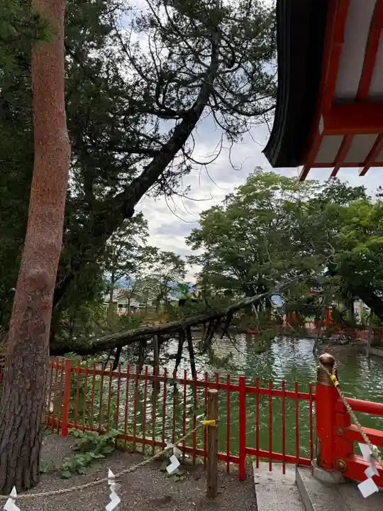 生島足島神社の庭園