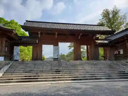 橿原神宮の山門