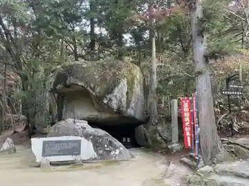 岩巣山薬師堂(愛知県)