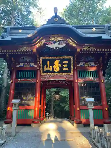 三峯神社の山門