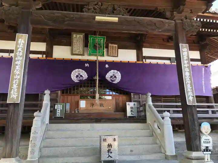 曼荼羅寺の本殿・本堂