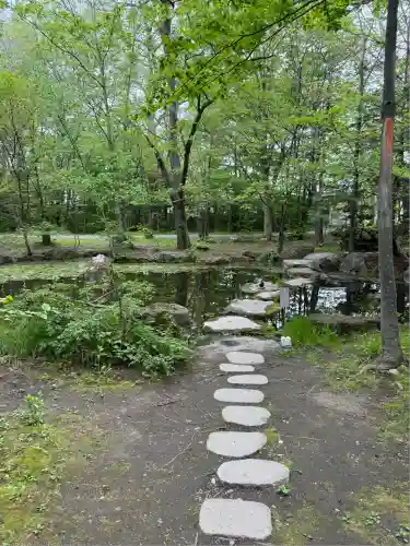 帯廣神社の庭園