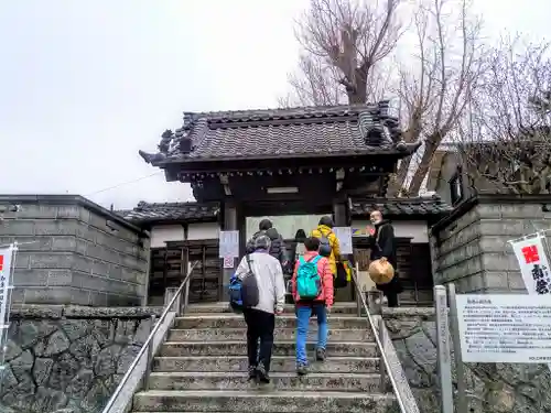 興昌寺の山門