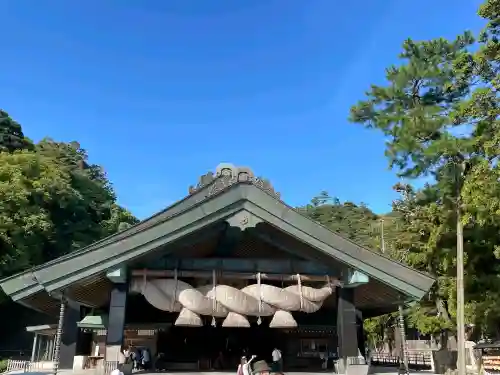 出雲大社の{uncategorized: "未分類", other: "その他", undefined: "問題あり", building: "その他建物", grave: "お墓", sacred_gate: "鳥居", guardian: "狛犬", statue: "像", buddha: "仏像", history: "歴史", nature: "自然", garden: "庭園", animal: "動物", pagoda: "塔", temizu: "手水舎", mountain_gate: "山門・神門", sanctuary: "本殿・本堂", subordinate: "末社・摂社", art: "芸術", scenery: "景色", jizo: "地蔵", ema: "絵馬", goshuin: "御朱印", omikuji: "おみくじ", items: "授与品その他", amulet: "お守り", goshuincho: "御朱印帳", eats: "食事", festival: "お祭り", votive_dance: "神楽", shichigosan: "七五三参", wedding: "結婚式", experience: "体験その他", initially: "初詣", around: "周辺", anti_infection: "感染症対策"}