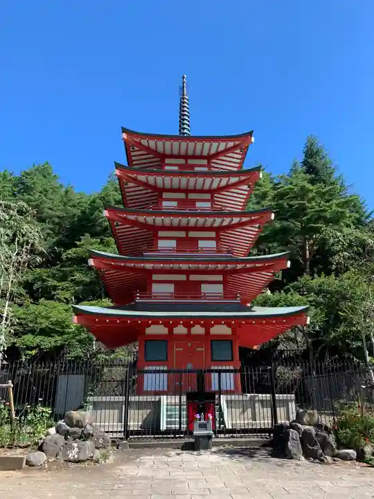 新倉富士浅間神社の塔
