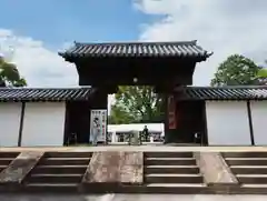 大安寺の山門