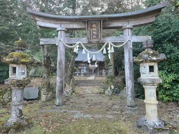 佐地神社の{uncategorized: "未分類", other: "その他", undefined: "問題あり", building: "その他建物", grave: "お墓", sacred_gate: "鳥居", guardian: "狛犬", statue: "像", buddha: "仏像", history: "歴史", nature: "自然", garden: "庭園", animal: "動物", pagoda: "塔", temizu: "手水舎", mountain_gate: "山門・神門", sanctuary: "本殿・本堂", subordinate: "末社・摂社", art: "芸術", scenery: "景色", jizo: "地蔵", ema: "絵馬", goshuin: "御朱印", omikuji: "おみくじ", items: "授与品その他", amulet: "お守り", goshuincho: "御朱印帳", eats: "食事", festival: "お祭り", votive_dance: "神楽", shichigosan: "七五三参", wedding: "結婚式", experience: "体験その他", initially: "初詣", around: "周辺", anti_infection: "感染症対策"}