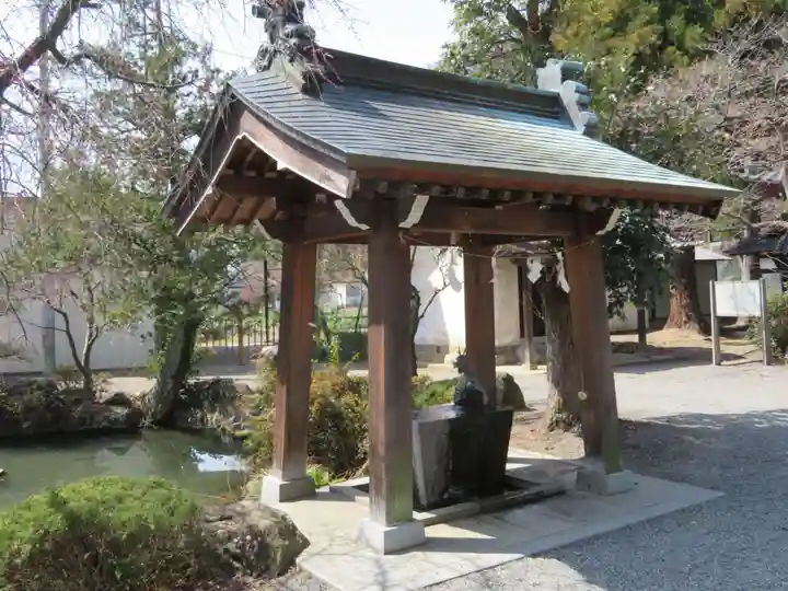山梨岡神社の手水舎