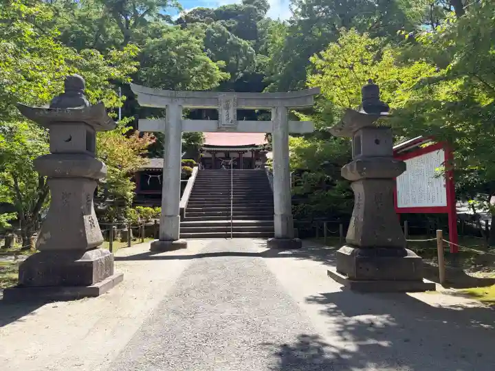 鹿児島神社の{uncategorized: "未分類", other: "その他", undefined: "問題あり", building: "その他建物", grave: "お墓", sacred_gate: "鳥居", guardian: "狛犬", statue: "像", buddha: "仏像", history: "歴史", nature: "自然", garden: "庭園", animal: "動物", pagoda: "塔", temizu: "手水舎", mountain_gate: "山門・神門", sanctuary: "本殿・本堂", subordinate: "末社・摂社", art: "芸術", scenery: "景色", jizo: "地蔵", ema: "絵馬", goshuin: "御朱印", omikuji: "おみくじ", items: "授与品その他", amulet: "お守り", goshuincho: "御朱印帳", eats: "食事", festival: "お祭り", votive_dance: "神楽", shichigosan: "七五三参", wedding: "結婚式", experience: "体験その他", initially: "初詣", around: "周辺", anti_infection: "感染症対策"}