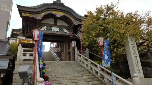 湯島天満宮の山門・神門
