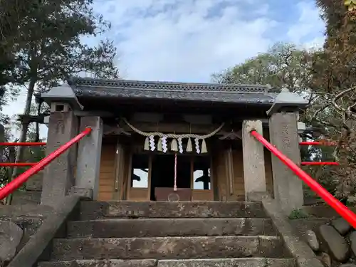 上中居諏訪神社の本殿