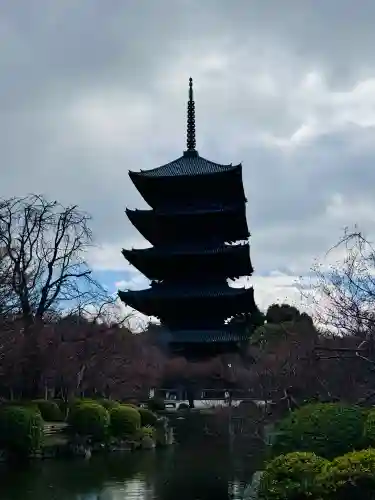 東寺（教王護国寺）の{uncategorized: "未分類", other: "その他", undefined: "問題あり", building: "その他建物", grave: "お墓", sacred_gate: "鳥居", guardian: "狛犬", statue: "像", buddha: "仏像", history: "歴史", nature: "自然", garden: "庭園", animal: "動物", pagoda: "塔", temizu: "手水舎", mountain_gate: "山門・神門", sanctuary: "本殿・本堂", subordinate: "末社・摂社", art: "芸術", scenery: "景色", jizo: "地蔵", ema: "絵馬", goshuin: "御朱印", omikuji: "おみくじ", items: "授与品その他", amulet: "お守り", goshuincho: "御朱印帳", eats: "食事", festival: "お祭り", votive_dance: "神楽", shichigosan: "七五三参", wedding: "結婚式", experience: "体験その他", initially: "初詣", around: "周辺", anti_infection: "感染症対策"}