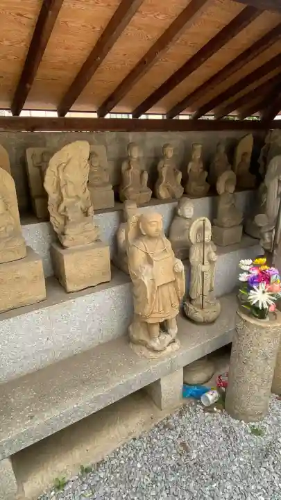 天徳寺の{uncategorized: "未分類", other: "その他", undefined: "問題あり", building: "その他建物", grave: "お墓", sacred_gate: "鳥居", guardian: "狛犬", statue: "像", buddha: "仏像", history: "歴史", nature: "自然", garden: "庭園", animal: "動物", pagoda: "塔", temizu: "手水舎", mountain_gate: "山門・神門", sanctuary: "本殿・本堂", subordinate: "末社・摂社", art: "芸術", scenery: "景色", jizo: "地蔵", ema: "絵馬", goshuin: "御朱印", omikuji: "おみくじ", items: "授与品その他", amulet: "お守り", goshuincho: "御朱印帳", eats: "食事", festival: "お祭り", votive_dance: "神楽", shichigosan: "七五三参", wedding: "結婚式", experience: "体験その他", initially: "初詣", around: "周辺", anti_infection: "感染症対策"}