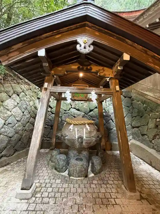 狭井坐大神荒魂神社(狭井神社)の{uncategorized: "未分類", other: "その他", undefined: "問題あり", building: "その他建物", grave: "お墓", sacred_gate: "鳥居", guardian: "狛犬", statue: "像", buddha: "仏像", history: "歴史", nature: "自然", garden: "庭園", animal: "動物", pagoda: "塔", temizu: "手水舎", mountain_gate: "山門・神門", sanctuary: "本殿・本堂", subordinate: "末社・摂社", art: "芸術", scenery: "景色", jizo: "地蔵", ema: "絵馬", goshuin: "御朱印", omikuji: "おみくじ", items: "授与品その他", amulet: "お守り", goshuincho: "御朱印帳", eats: "食事", festival: "お祭り", votive_dance: "神楽", shichigosan: "七五三参", wedding: "結婚式", experience: "体験その他", initially: "初詣", around: "周辺", anti_infection: "感染症対策"}