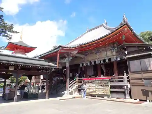中山寺の本殿・本堂