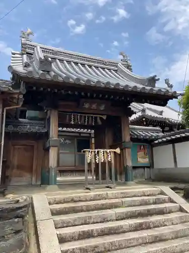 應其寺の山門