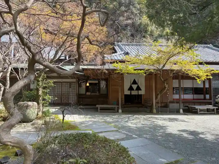 覚園寺の{uncategorized: "未分類", other: "その他", undefined: "問題あり", building: "その他建物", grave: "お墓", sacred_gate: "鳥居", guardian: "狛犬", statue: "像", buddha: "仏像", history: "歴史", nature: "自然", garden: "庭園", animal: "動物", pagoda: "塔", temizu: "手水舎", mountain_gate: "山門・神門", sanctuary: "本殿・本堂", subordinate: "末社・摂社", art: "芸術", scenery: "景色", jizo: "地蔵", ema: "絵馬", goshuin: "御朱印", omikuji: "おみくじ", items: "授与品その他", amulet: "お守り", goshuincho: "御朱印帳", eats: "食事", festival: "お祭り", votive_dance: "神楽", shichigosan: "七五三参", wedding: "結婚式", experience: "体験その他", initially: "初詣", around: "周辺", anti_infection: "感染症対策"}