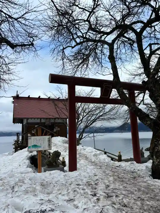 浮木神社の{uncategorized: "未分類", other: "その他", undefined: "問題あり", building: "その他建物", grave: "お墓", sacred_gate: "鳥居", guardian: "狛犬", statue: "像", buddha: "仏像", history: "歴史", nature: "自然", garden: "庭園", animal: "動物", pagoda: "塔", temizu: "手水舎", mountain_gate: "山門・神門", sanctuary: "本殿・本堂", subordinate: "末社・摂社", art: "芸術", scenery: "景色", jizo: "地蔵", ema: "絵馬", goshuin: "御朱印", omikuji: "おみくじ", items: "授与品その他", amulet: "お守り", goshuincho: "御朱印帳", eats: "食事", festival: "お祭り", votive_dance: "神楽", shichigosan: "七五三参", wedding: "結婚式", experience: "体験その他", initially: "初詣", around: "周辺", anti_infection: "感染症対策"}