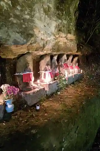 穴弘法（古城山遍照閣）(岐阜県)