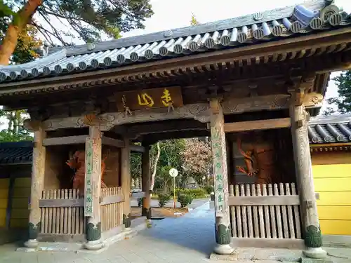 覚範寺の山門・神門