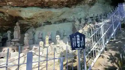 日本寺の{uncategorized: "未分類", other: "その他", undefined: "問題あり", building: "その他建物", grave: "お墓", sacred_gate: "鳥居", guardian: "狛犬", statue: "像", buddha: "仏像", history: "歴史", nature: "自然", garden: "庭園", animal: "動物", pagoda: "塔", temizu: "手水舎", mountain_gate: "山門・神門", sanctuary: "本殿・本堂", subordinate: "末社・摂社", art: "芸術", scenery: "景色", jizo: "地蔵", ema: "絵馬", goshuin: "御朱印", omikuji: "おみくじ", items: "授与品その他", amulet: "お守り", goshuincho: "御朱印帳", eats: "食事", festival: "お祭り", votive_dance: "神楽", shichigosan: "七五三参", wedding: "結婚式", experience: "体験その他", initially: "初詣", around: "周辺", anti_infection: "感染症対策"}