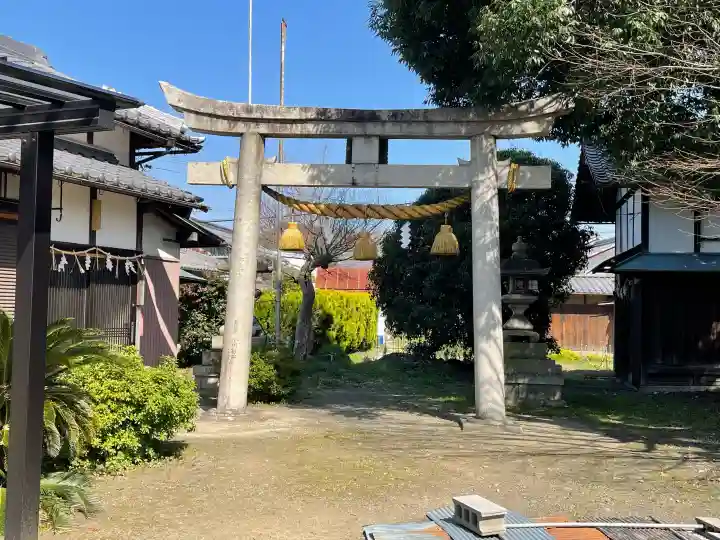 春日神社(飯)の{uncategorized: "未分類", other: "その他", undefined: "問題あり", building: "その他建物", grave: "お墓", sacred_gate: "鳥居", guardian: "狛犬", statue: "像", buddha: "仏像", history: "歴史", nature: "自然", garden: "庭園", animal: "動物", pagoda: "塔", temizu: "手水舎", mountain_gate: "山門・神門", sanctuary: "本殿・本堂", subordinate: "末社・摂社", art: "芸術", scenery: "景色", jizo: "地蔵", ema: "絵馬", goshuin: "御朱印", omikuji: "おみくじ", items: "授与品その他", amulet: "お守り", goshuincho: "御朱印帳", eats: "食事", festival: "お祭り", votive_dance: "神楽", shichigosan: "七五三参", wedding: "結婚式", experience: "体験その他", initially: "初詣", around: "周辺", anti_infection: "感染症対策"}