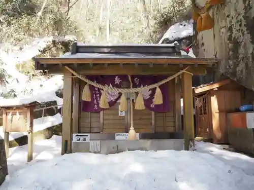 石割神社の本殿