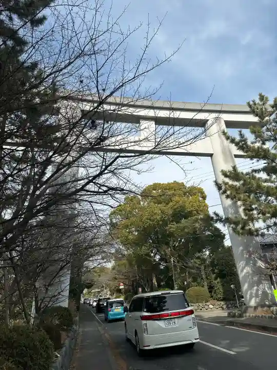 寒川神社の{uncategorized: "未分類", other: "その他", undefined: "問題あり", building: "その他建物", grave: "お墓", sacred_gate: "鳥居", guardian: "狛犬", statue: "像", buddha: "仏像", history: "歴史", nature: "自然", garden: "庭園", animal: "動物", pagoda: "塔", temizu: "手水舎", mountain_gate: "山門・神門", sanctuary: "本殿・本堂", subordinate: "末社・摂社", art: "芸術", scenery: "景色", jizo: "地蔵", ema: "絵馬", goshuin: "御朱印", omikuji: "おみくじ", items: "授与品その他", amulet: "お守り", goshuincho: "御朱印帳", eats: "食事", festival: "お祭り", votive_dance: "神楽", shichigosan: "七五三参", wedding: "結婚式", experience: "体験その他", initially: "初詣", around: "周辺", anti_infection: "感染症対策"}