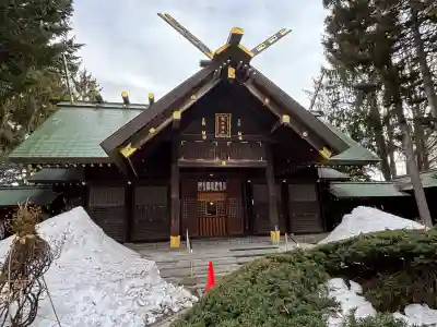 琴似神社の{uncategorized: "未分類", other: "その他", undefined: "問題あり", building: "その他建物", grave: "お墓", sacred_gate: "鳥居", guardian: "狛犬", statue: "像", buddha: "仏像", history: "歴史", nature: "自然", garden: "庭園", animal: "動物", pagoda: "塔", temizu: "手水舎", mountain_gate: "山門・神門", sanctuary: "本殿・本堂", subordinate: "末社・摂社", art: "芸術", scenery: "景色", jizo: "地蔵", ema: "絵馬", goshuin: "御朱印", omikuji: "おみくじ", items: "授与品その他", amulet: "お守り", goshuincho: "御朱印帳", eats: "食事", festival: "お祭り", votive_dance: "神楽", shichigosan: "七五三参", wedding: "結婚式", experience: "体験その他", initially: "初詣", around: "周辺", anti_infection: "感染症対策"}