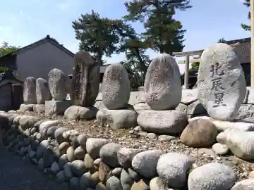 加積雪嶋神社の{uncategorized: "未分類", other: "その他", undefined: "問題あり", building: "その他建物", grave: "お墓", sacred_gate: "鳥居", guardian: "狛犬", statue: "像", buddha: "仏像", history: "歴史", nature: "自然", garden: "庭園", animal: "動物", pagoda: "塔", temizu: "手水舎", mountain_gate: "山門・神門", sanctuary: "本殿・本堂", subordinate: "末社・摂社", art: "芸術", scenery: "景色", jizo: "地蔵", ema: "絵馬", goshuin: "御朱印", omikuji: "おみくじ", items: "授与品その他", amulet: "お守り", goshuincho: "御朱印帳", eats: "食事", festival: "お祭り", votive_dance: "神楽", shichigosan: "七五三参", wedding: "結婚式", experience: "体験その他", initially: "初詣", around: "周辺", anti_infection: "感染症対策"}