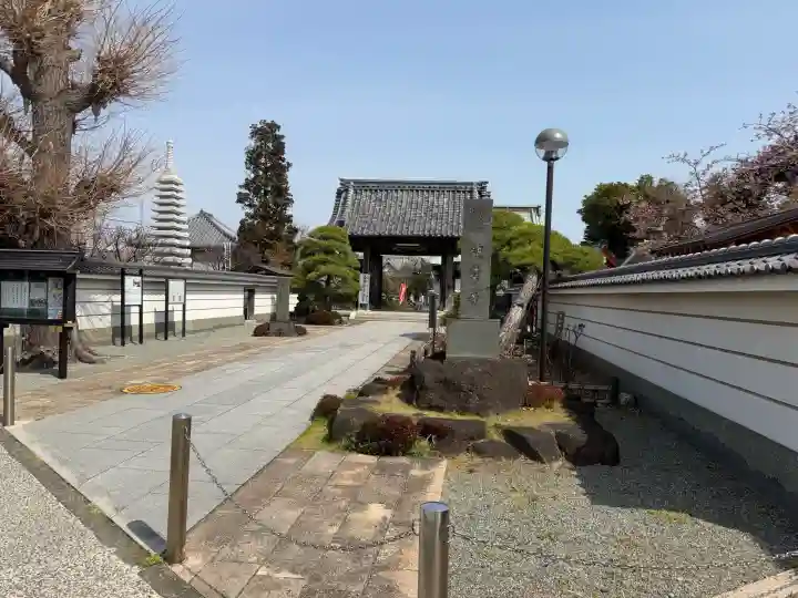 龍華寺の{uncategorized: "未分類", other: "その他", undefined: "問題あり", building: "その他建物", grave: "お墓", sacred_gate: "鳥居", guardian: "狛犬", statue: "像", buddha: "仏像", history: "歴史", nature: "自然", garden: "庭園", animal: "動物", pagoda: "塔", temizu: "手水舎", mountain_gate: "山門・神門", sanctuary: "本殿・本堂", subordinate: "末社・摂社", art: "芸術", scenery: "景色", jizo: "地蔵", ema: "絵馬", goshuin: "御朱印", omikuji: "おみくじ", items: "授与品その他", amulet: "お守り", goshuincho: "御朱印帳", eats: "食事", festival: "お祭り", votive_dance: "神楽", shichigosan: "七五三参", wedding: "結婚式", experience: "体験その他", initially: "初詣", around: "周辺", anti_infection: "感染症対策"}