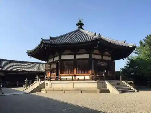 法隆寺の本殿