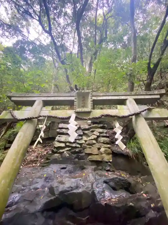 龍鎮神社の{uncategorized: "未分類", other: "その他", undefined: "問題あり", building: "その他建物", grave: "お墓", sacred_gate: "鳥居", guardian: "狛犬", statue: "像", buddha: "仏像", history: "歴史", nature: "自然", garden: "庭園", animal: "動物", pagoda: "塔", temizu: "手水舎", mountain_gate: "山門・神門", sanctuary: "本殿・本堂", subordinate: "末社・摂社", art: "芸術", scenery: "景色", jizo: "地蔵", ema: "絵馬", goshuin: "御朱印", omikuji: "おみくじ", items: "授与品その他", amulet: "お守り", goshuincho: "御朱印帳", eats: "食事", festival: "お祭り", votive_dance: "神楽", shichigosan: "七五三参", wedding: "結婚式", experience: "体験その他", initially: "初詣", around: "周辺", anti_infection: "感染症対策"}