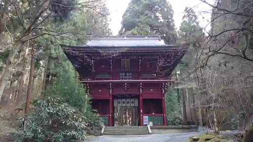 御岩神社の山門・神門