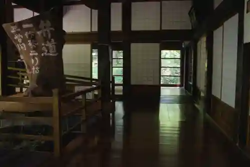雲洞庵の{uncategorized: "未分類", other: "その他", undefined: "問題あり", building: "その他建物", grave: "お墓", sacred_gate: "鳥居", guardian: "狛犬", statue: "像", buddha: "仏像", history: "歴史", nature: "自然", garden: "庭園", animal: "動物", pagoda: "塔", temizu: "手水舎", mountain_gate: "山門・神門", sanctuary: "本殿・本堂", subordinate: "末社・摂社", art: "芸術", scenery: "景色", jizo: "地蔵", ema: "絵馬", goshuin: "御朱印", omikuji: "おみくじ", items: "授与品その他", amulet: "お守り", goshuincho: "御朱印帳", eats: "食事", festival: "お祭り", votive_dance: "神楽", shichigosan: "七五三参", wedding: "結婚式", experience: "体験その他", initially: "初詣", around: "周辺", anti_infection: "感染症対策"}