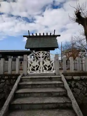 和泉神社の{uncategorized: "未分類", other: "その他", undefined: "問題あり", building: "その他建物", grave: "お墓", sacred_gate: "鳥居", guardian: "狛犬", statue: "像", buddha: "仏像", history: "歴史", nature: "自然", garden: "庭園", animal: "動物", pagoda: "塔", temizu: "手水舎", mountain_gate: "山門・神門", sanctuary: "本殿・本堂", subordinate: "末社・摂社", art: "芸術", scenery: "景色", jizo: "地蔵", ema: "絵馬", goshuin: "御朱印", omikuji: "おみくじ", items: "授与品その他", amulet: "お守り", goshuincho: "御朱印帳", eats: "食事", festival: "お祭り", votive_dance: "神楽", shichigosan: "七五三参", wedding: "結婚式", experience: "体験その他", initially: "初詣", around: "周辺", anti_infection: "感染症対策"}