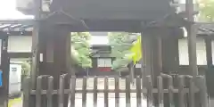 願行寺の山門